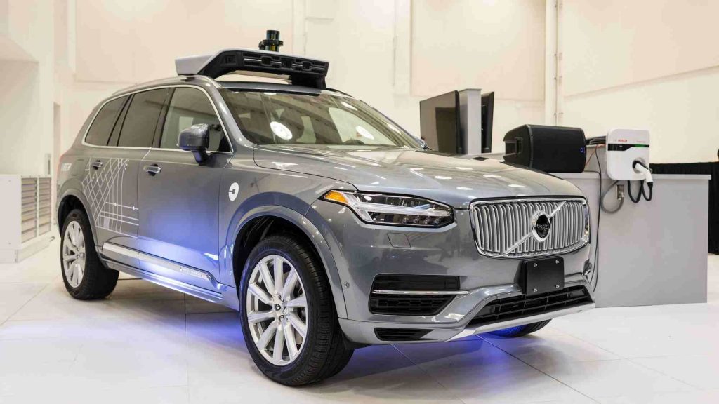 Uber pull its driverless / self-driving cars from the road after car crash in Arizona USA